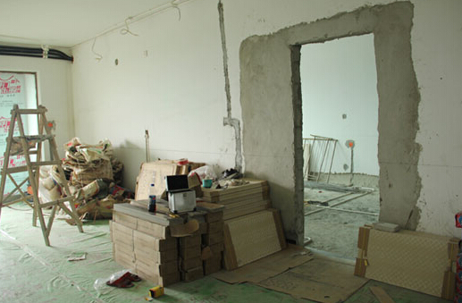 工地仔細(xì)檢查—現(xiàn)場(chǎng)有沒(méi)有遺漏的扳手等